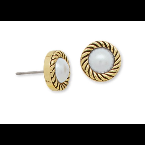 Earrings - Picture 1 of 2